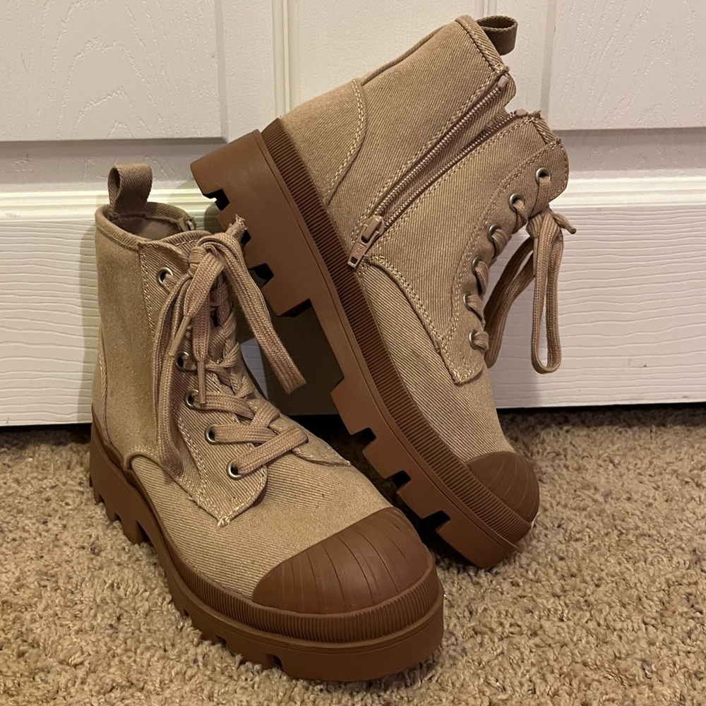 Stylish Tan Women's Boots